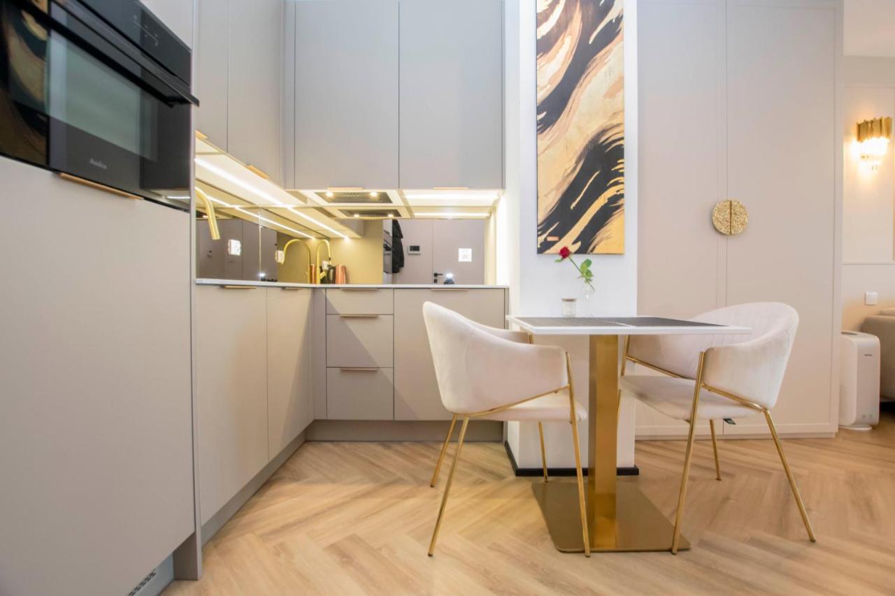 Lux Stays By Torres At K39 Krakow Bagian luar foto