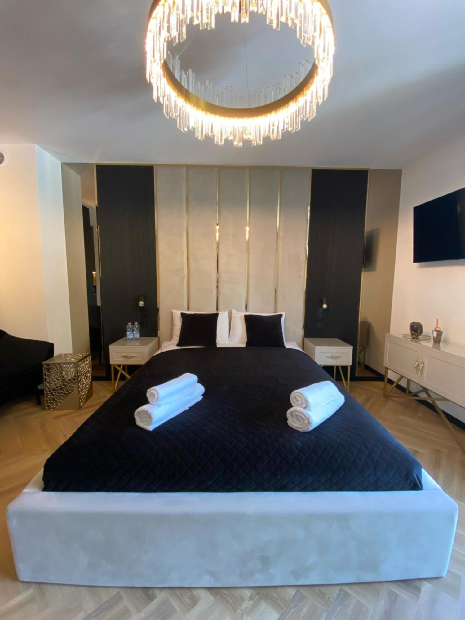 Lux Stays By Torres At K39 Krakow Bagian luar foto