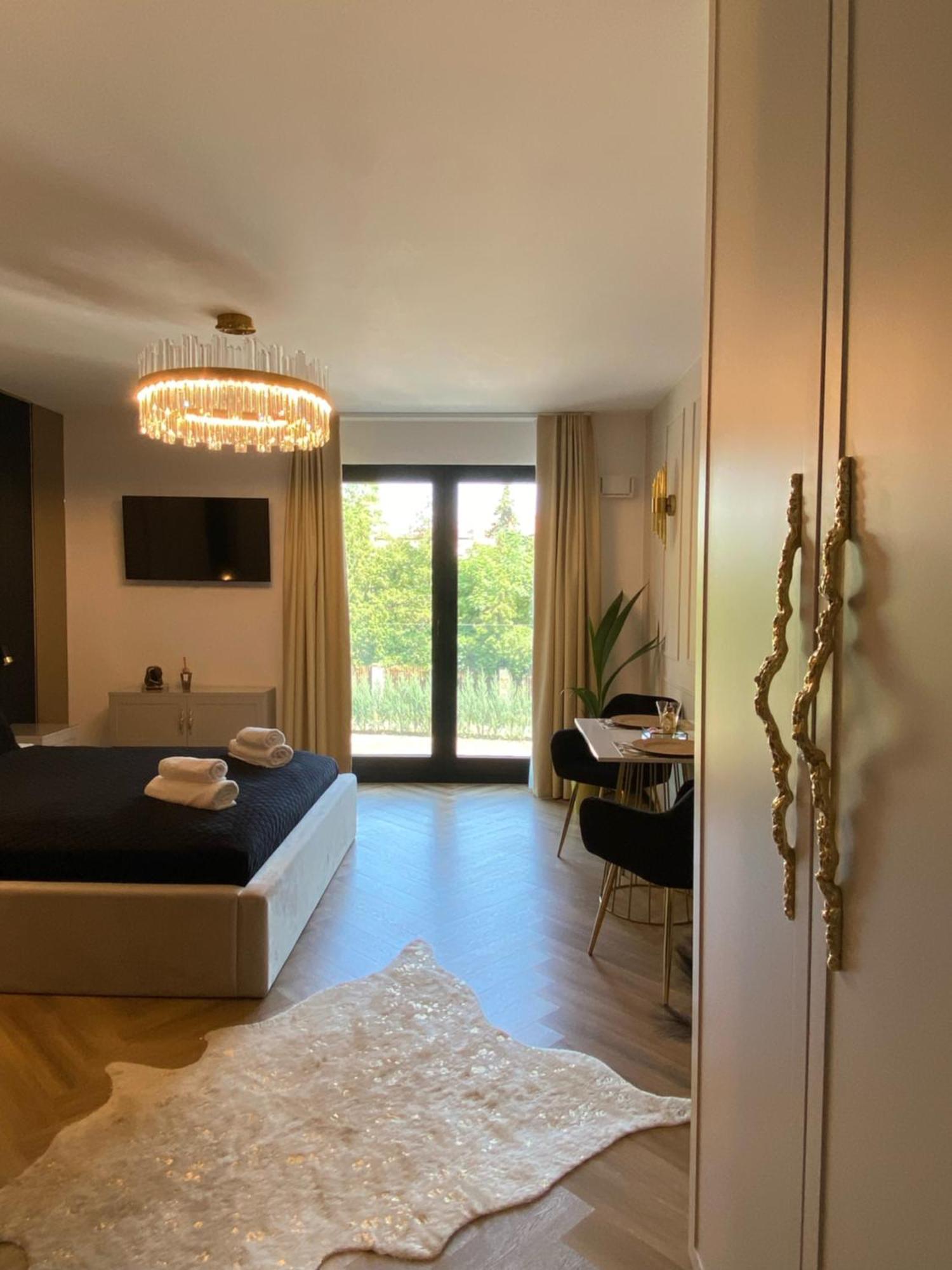 Lux Stays By Torres At K39 Krakow Bagian luar foto