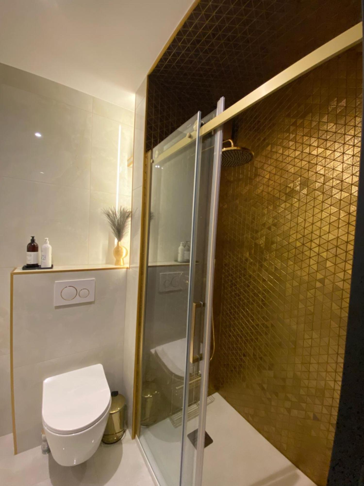 Lux Stays By Torres At K39 Krakow Bagian luar foto