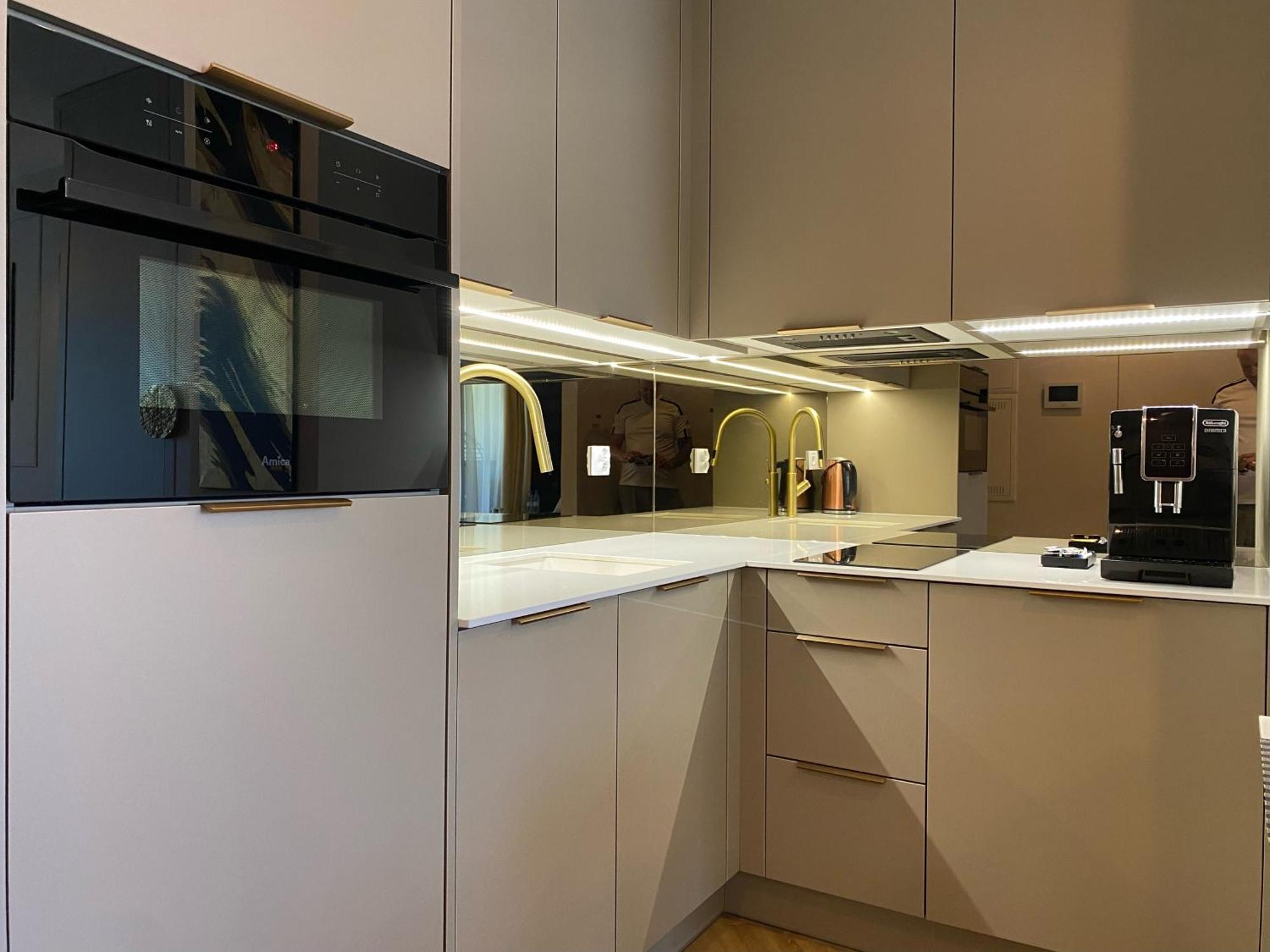 Lux Stays By Torres At K39 Krakow Bagian luar foto